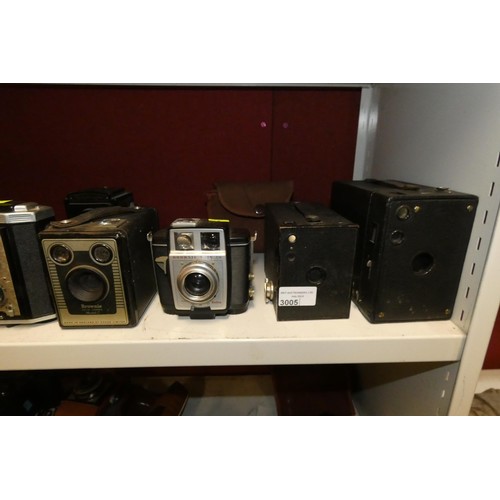 3005 - A collection of vintage box cameras (one shelf)