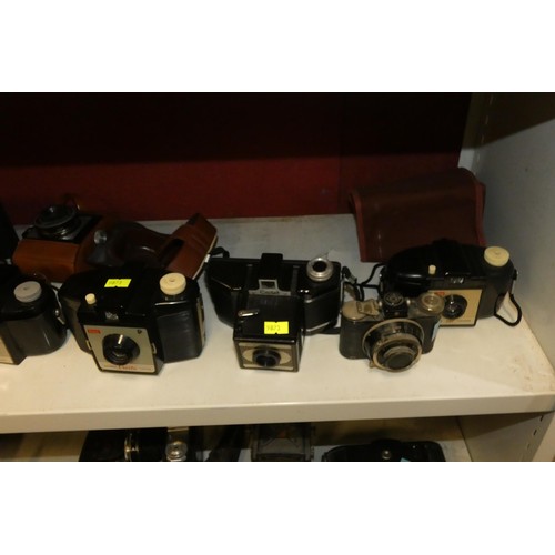 3006 - A collection of miscellaneous bellows cameras, later 1960s cameras and other photographic equipment ... 