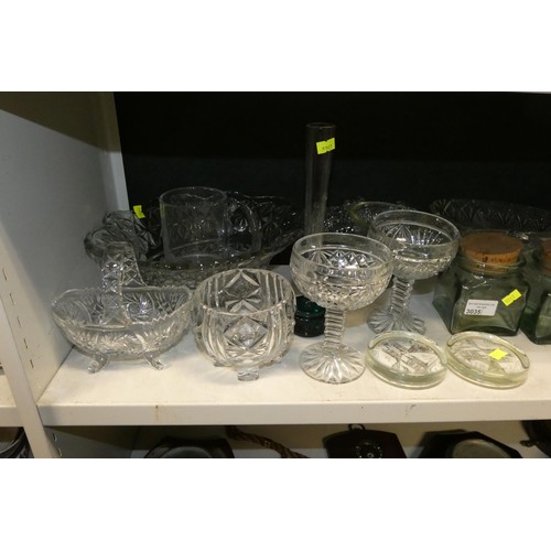 3035 - A quantity of miscellaneous decorative glassware (one shelf)