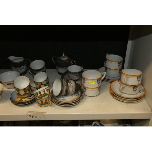 3040 - A quantity of miscellaneous highly decorative Japanese teaware (two shelves)