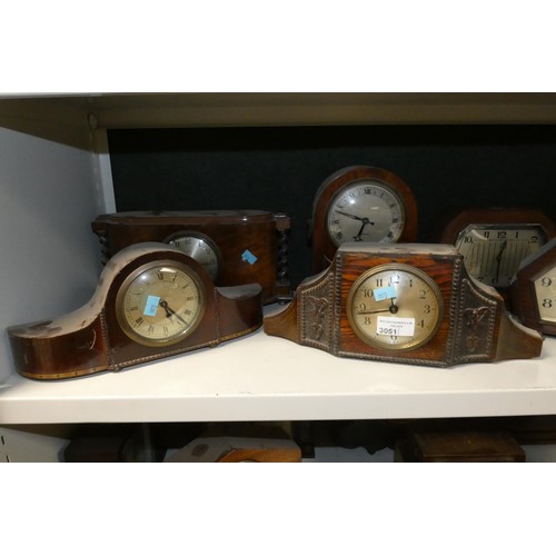 3051 - A quantity of decorative vintage wooden mantle clocks (one shelf)