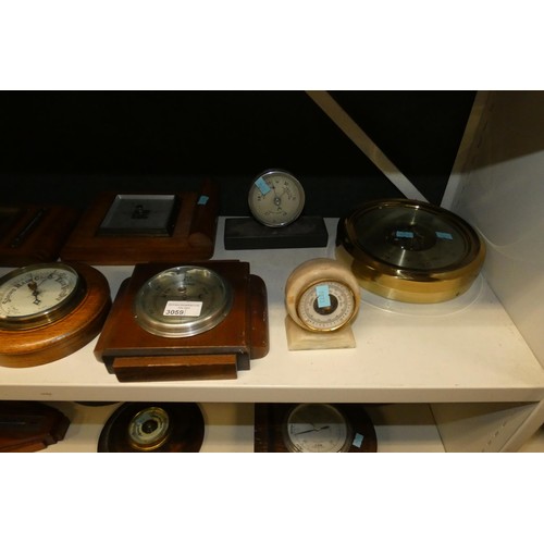 3059 - A quantity of miscellaneous vintage aneroid barometers (two shelves)