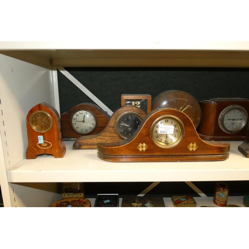 3061 - A quantity of decorative vintage wooden mantle clocks (two shelves)