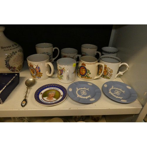 3068 - A quantity of royal commemorative beakers and other royal ware etc (two shelves)