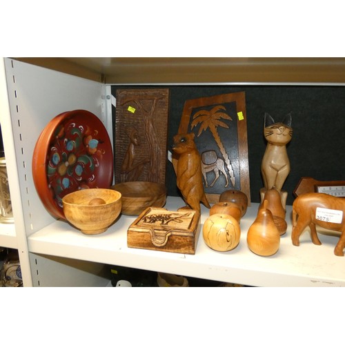 3075 - A large quantity of miscellaneous wooden ornaments etc (two shelves)