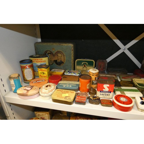 3081 - A large quantity of miscellaneous decorative vintage storage tins and advertising tins (four shelves... 