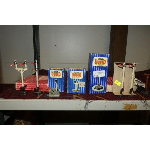 3107 - A quantity of vintage Hornby-Dublo and other model railway accessories including; signals, stations ... 