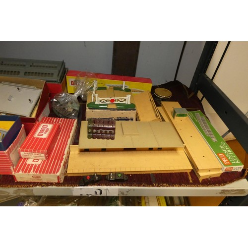 3107 - A quantity of vintage Hornby-Dublo and other model railway accessories including; signals, stations ... 