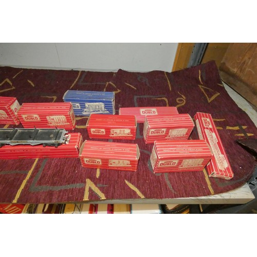 3111 - A quantity of vintage Hornby-Dublo model railway rolling stock, some with boxes (2 shelves)