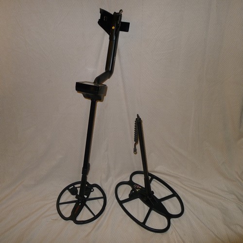 2371 - A Minelab E-TRAC multi frequency FBS metal detector supplied with a Minelab 11 inch FBS Pro coil, a ... 