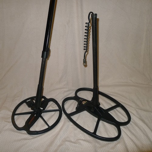 2371 - A Minelab E-TRAC multi frequency FBS metal detector supplied with a Minelab 11 inch FBS Pro coil, a ... 