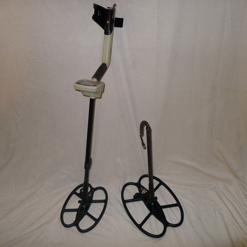 2372 - A Minelab Explorer II multi frequency FBS metal detector supplied with 2 x professional Detech SEF b... 