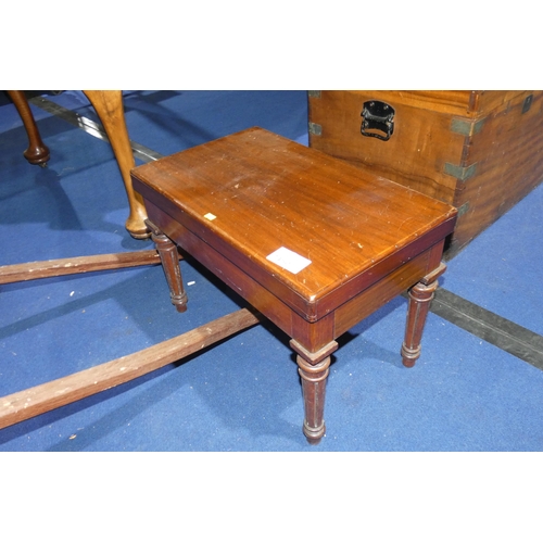 3450 - A 19th Century mahogany bidet with a lift lid enclosing a fitted interior