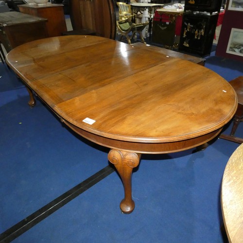 3453 - A large Victorian mahogany d-end extending wind-out dining table with two centre leaves on cabriole ... 