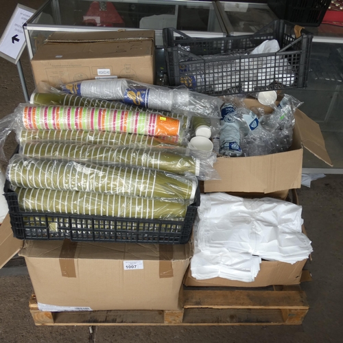 1007 - A quantity of various coffee cups, lids carrier bags etc, contents of 1 pallet, pallet not included