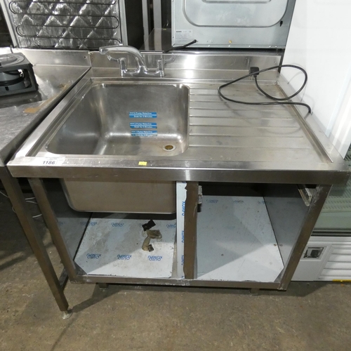 1186 - A commercial stainless steel single bowl sink with draining board to the right and shelf beneath app... 