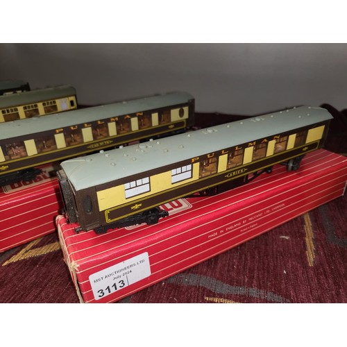 3113 - 6 vintage Hornby Dublo railway coaches with boxes