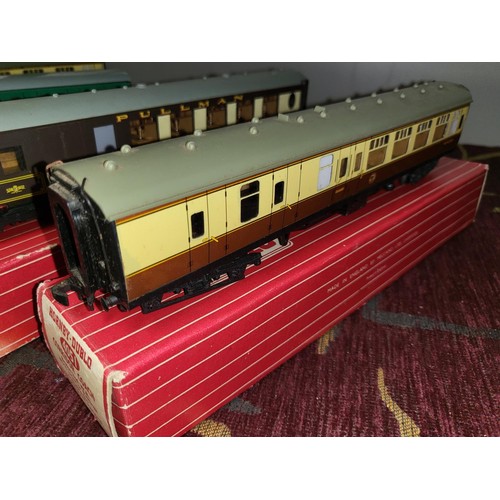 3113 - 6 vintage Hornby Dublo railway coaches with boxes