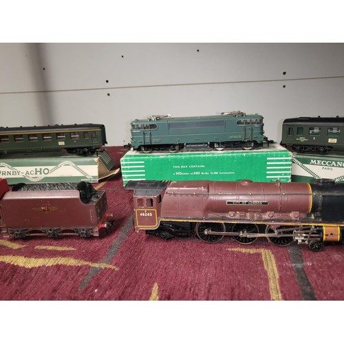 3112 - A quantity of various vintage Hornby Acho and other vintage electric locomotives (1 shelf)