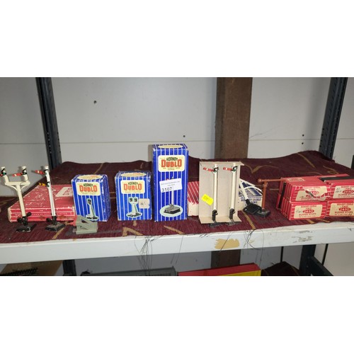 3107 - A quantity of vintage Hornby-Dublo and other model railway accessories including; signals, stations ... 