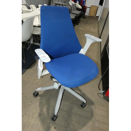 1317 - 1 x Herman Miller Sayl blue / grey office swivel chair