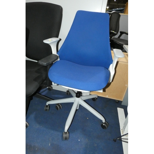 1318 - 1 x Herman Miller Sayl blue / grey office swivel chair