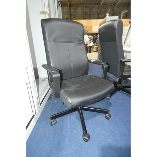 1370 - 1 x black upholstered office swivel chair