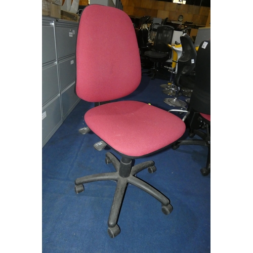 1386 - 1 x burgundy upholstered armless office swivel chair