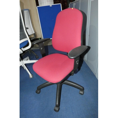 1389 - 1 x burgundy upholstered office swivel chair