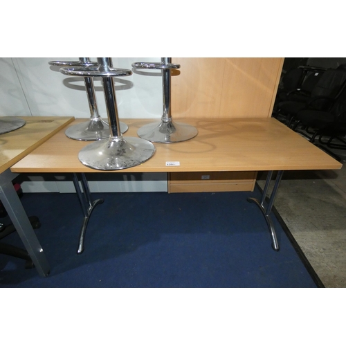 1391 - 1 x office table  with a metal frame and wood effect top measuring approx 75cm d x 150cm L x 71cm hi... 