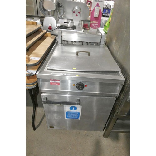 1218 - A commercial stainless steel deep fat fryer, no make or model visible, no baskets 3 phase - trade