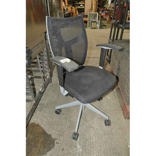 1303 - 1 x black upholstered office swivel chair with mesh back