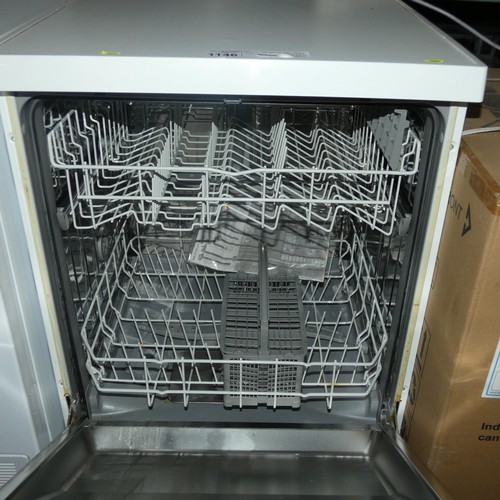 1146 - An under counter dishwasher by Bosch, no model visible - trade