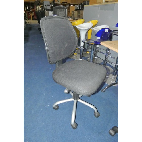 1384 - 1 x black upholstered armless office swivel chair with mesh back