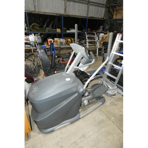 2071 - 1 x Octane Fitness Q35 Elliptical cross trainer 240v (Trade)  TESTED WORKING