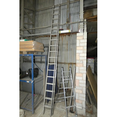 2088 - 1 x aluminium double extending ladder (2 x 17 rung)