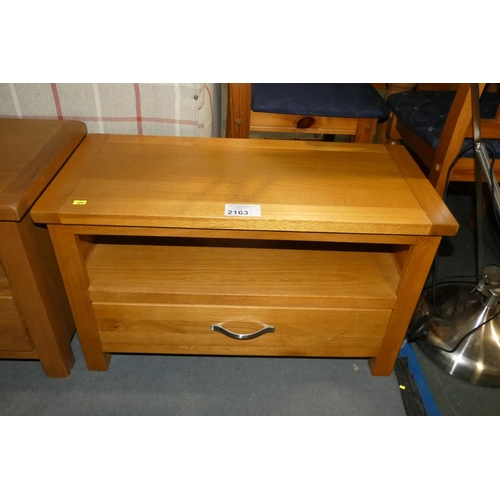 2163 - 1 x Oak TV cabinet approx 75 x 35 x 46cm high