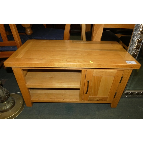 2166 - 1 x Oak TV cabinet with 1 shelf and 1 door approx 90 x 45 x 50cm high