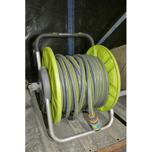 2008 - 1 x Quantum long Garden hose on a reel