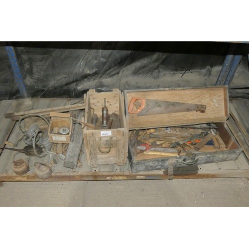 2012 - A quantity of various vintage tools, a carpenters box etc. Contents of 1 shelf