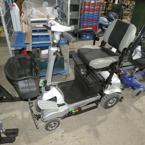 2060 - 1 x Quingo Flyte battery powered mobility scooter supplied with a key and a mains battery charger. R... 