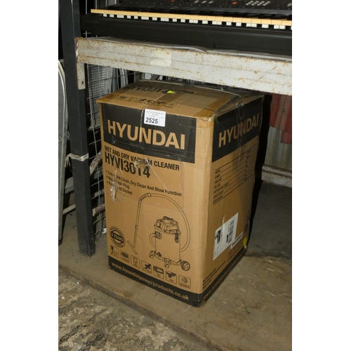 2525 - A Hyundai wet and dry vacuum cleaner type HYV13014 - trade