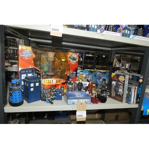 2666 - A quantity of various collectible doctor who figures, playsets audio books etc including Tardis play... 