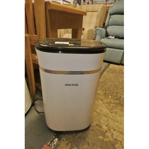 2224 - 1 x Electriq premium low energy dehumidifier with air purification 240v (Trade)