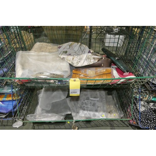 2260 - A quantity of various hand and other bags. Contents of 2 metal mesh baskets which are not included