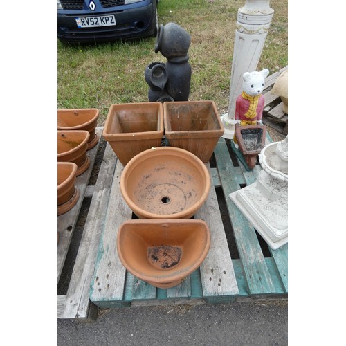 2378 - A quantity of various garden terracotta pots and a decorative fountain (no pump)