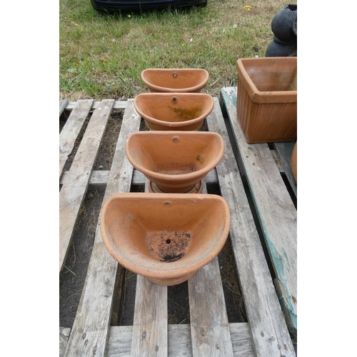 2379 - 4 x wall mounted semi circular terracotta pots