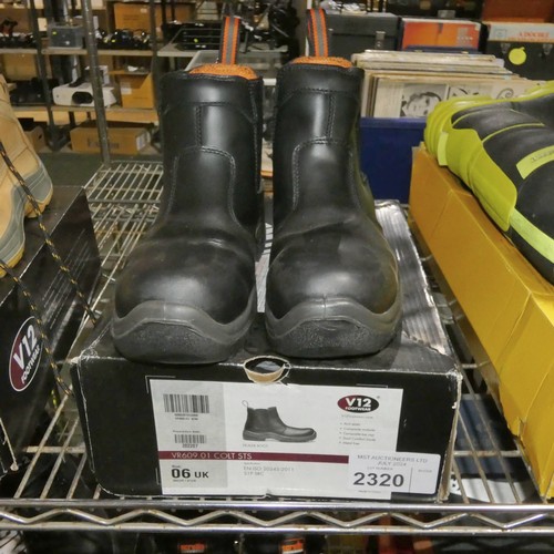 2320 - A pair of safety boots by V12 - UK size 6