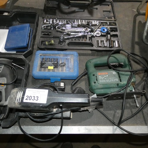 2033 - A quantity of various items including 1 x Titan drill 240v, 1 x Bosch jigsaw 240v, a Hilka sander 24... 