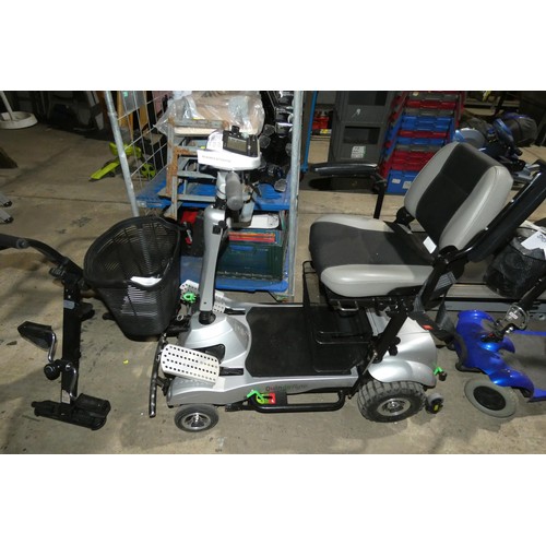 2060 - 1 x Quingo Flyte battery powered mobility scooter supplied with a key and a mains battery charger. R... 